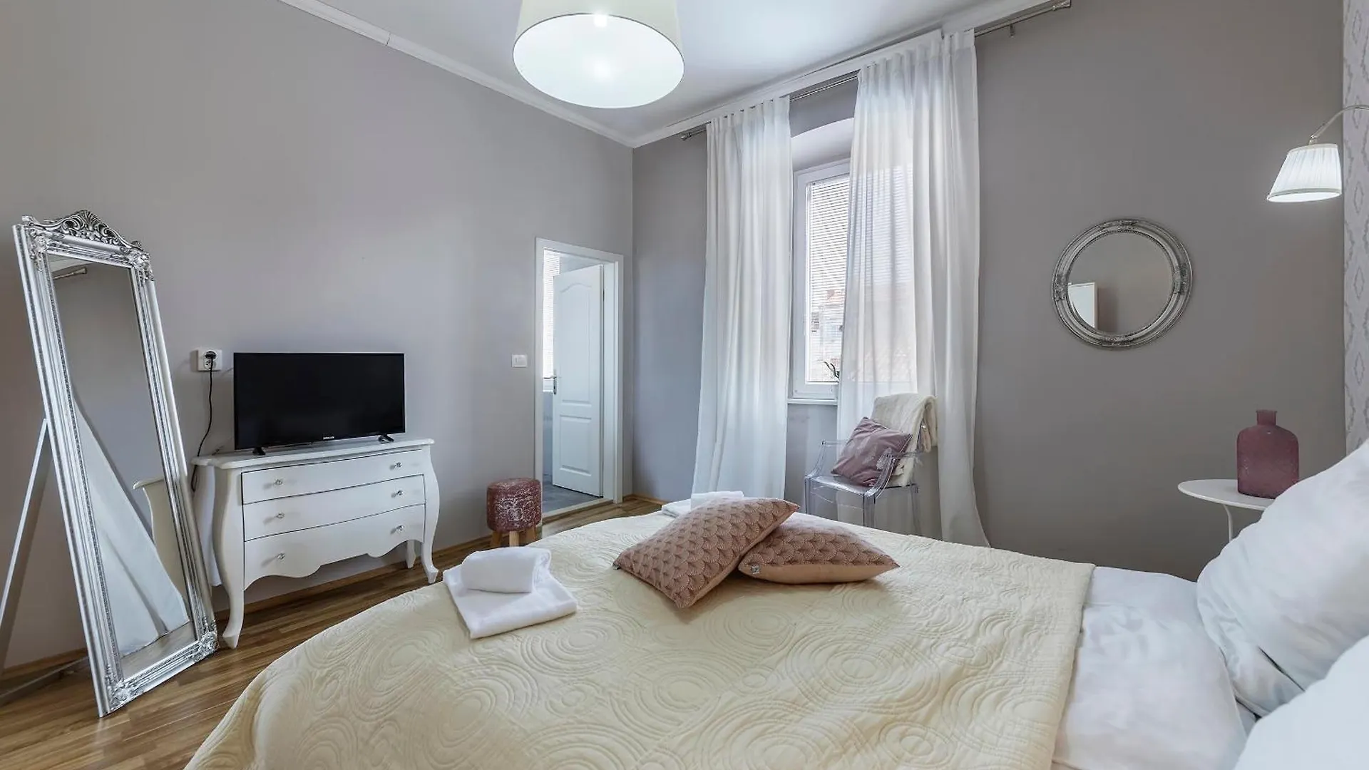 Captain Emo City Apartments 0*, Pula Croatia